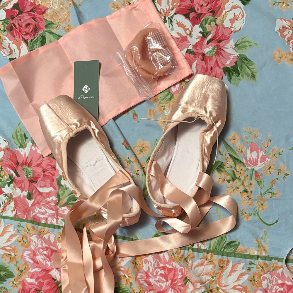 Amazon Satin Ballet Flats in Soft Peach pointer ballet 🩰 new size 7-8
